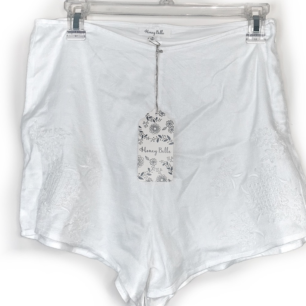 Trendy white embroidered shorts